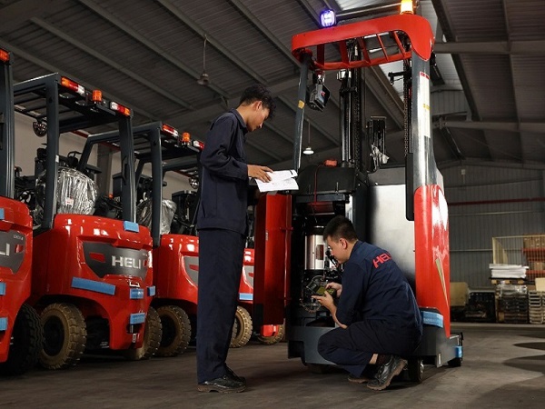 Sửa chữa xe nâng điện tại trung tâm bảo hành 