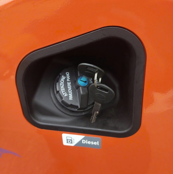 Nắp khóa bình dầu xe nâng Heli