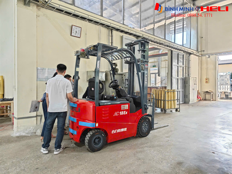 bàn giao xe nâng điện chống cháy nổ Heli