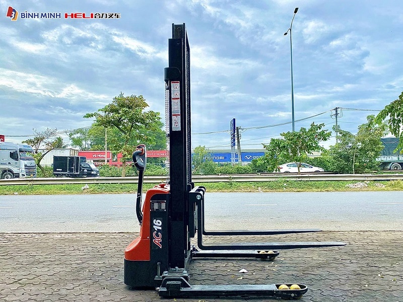 Xe nâng điện chân rộng 1.6 tấn Heli CDD16J-K