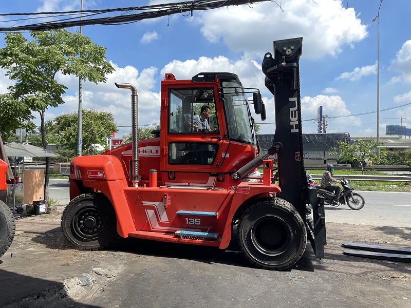 Xe nâng dầu 13.5 tấn Heli CPCD135