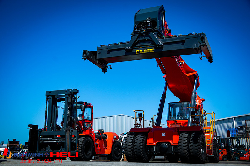 Xe nâng kẹp container Reach stacker Heli