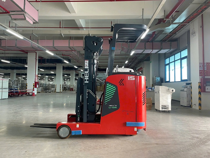 Xe nâng Reach truck đứng lái 1.5 tấn giá rẻ