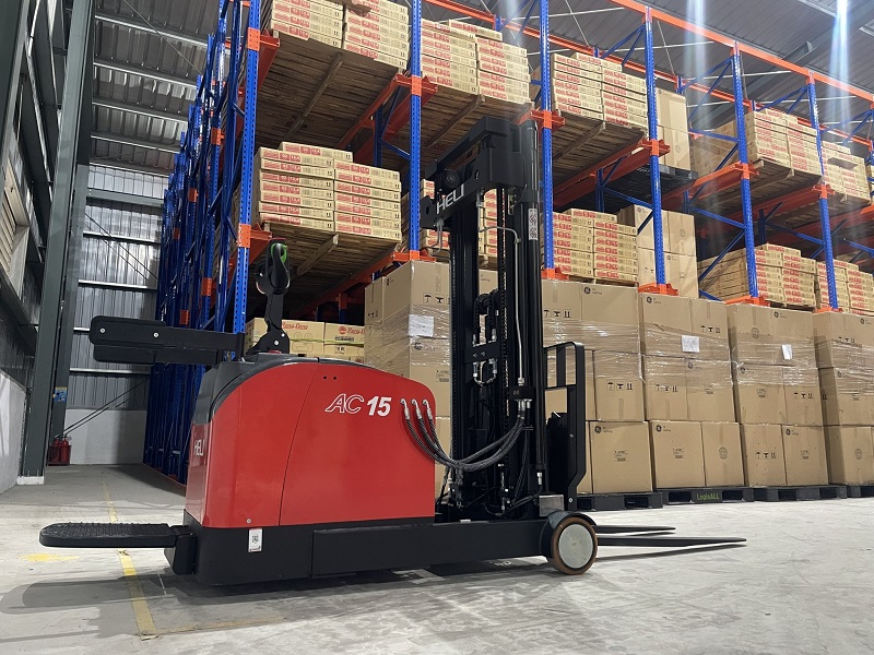 Xe nâng stacker Heli