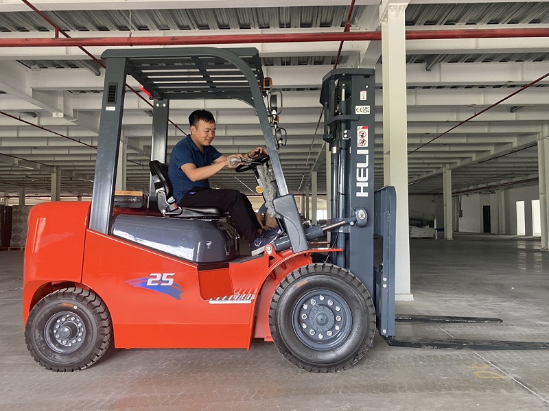 Tốc độ làm việc của xe nâng trong thực tế