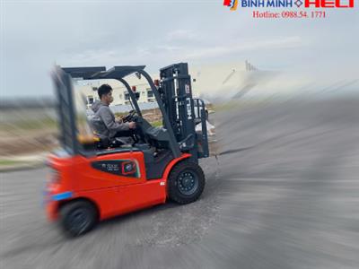 Tốc độ xe nâng trong nhà xưởng – Yếu tố quan trọng đảm bảo an toàn và hiệu quả