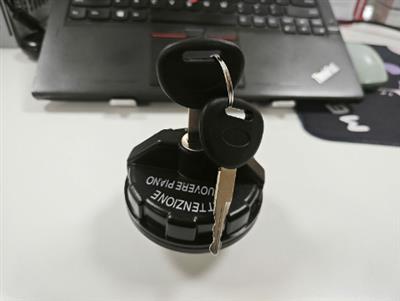 Nắp bình dầu có khóa cho xe nâng Heli